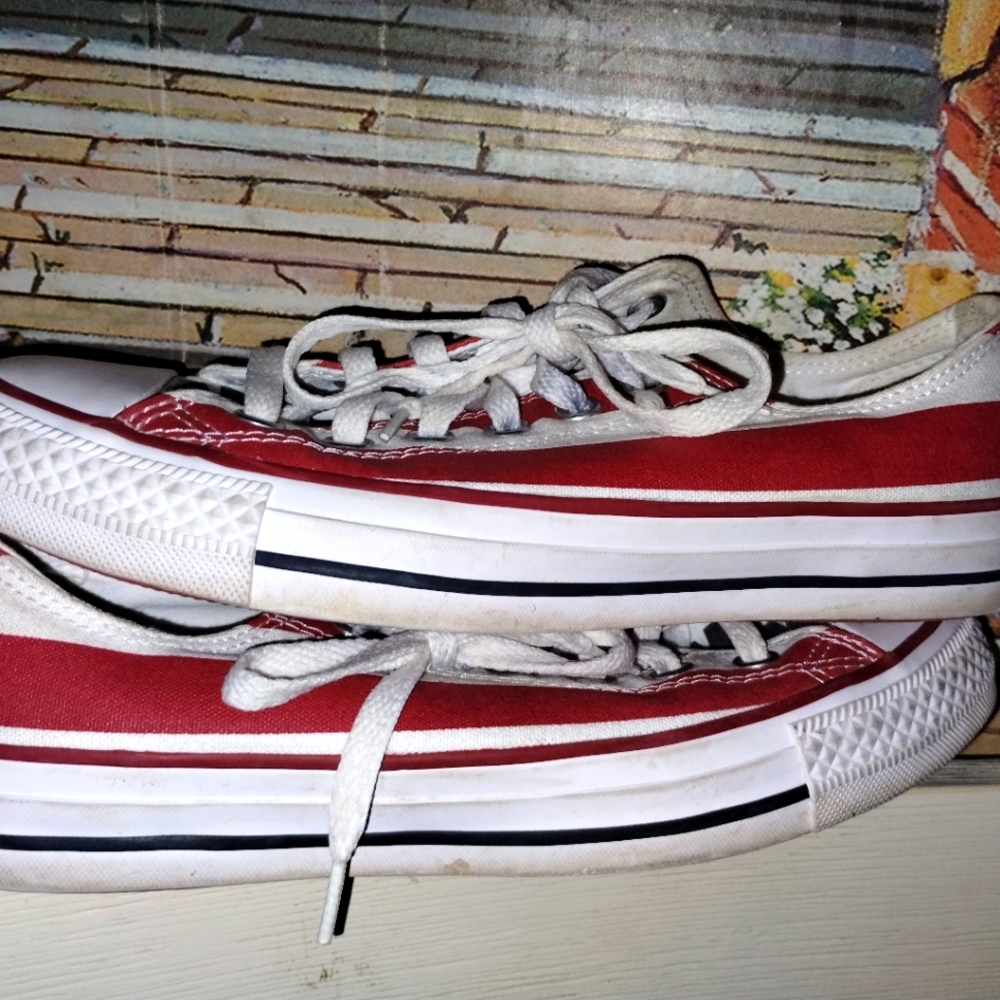 Converse - Picture 3 of 7